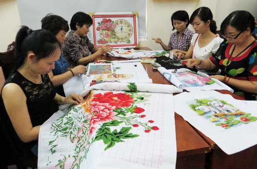 Bí quyết giặt tranh thêu chữ thập sạch thơm an toàn 2 bi-quyet-giat-tranh-theu-chu-thap-sach-thom-an-toan-1