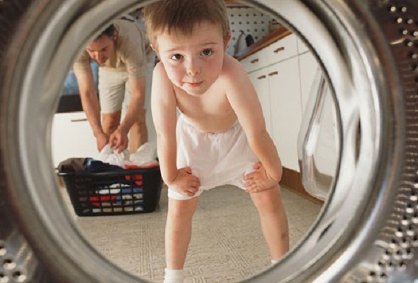 Vai trò quan trọng của chức năng khóa trẻ em trên máy giặt 3 vai-tro-quan-trong-cua-chuc-nang-khoa-tre-em-tren-may-giat3