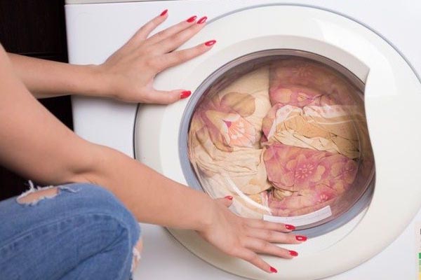 Giặt chăn bằng máy giặt và những lưu ý cần biết 2 giat-chan-bang-may-va-nhung-luu-y-can-biet-2