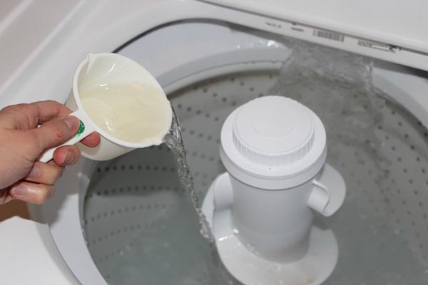 Mẹo vệ sinh máy giặt cửa trên an toàn tại nhà 2 meo-ve-sinh-may-giat-cua-tren-an-toan-tai-nha-2