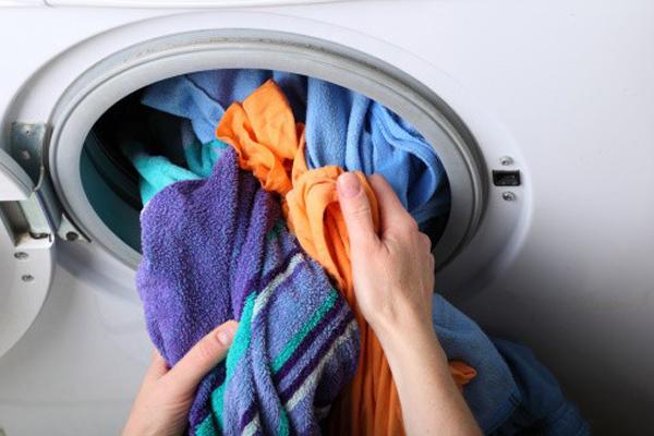 “Thủ phạm” khiến máy giặt giặt đồ bị rách 1 thu-pham-khien-may-giat-giat-do-bi-rach-1