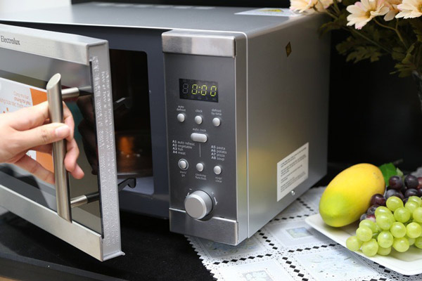 bao hanh lo vi song electrolux tai ha noi 1