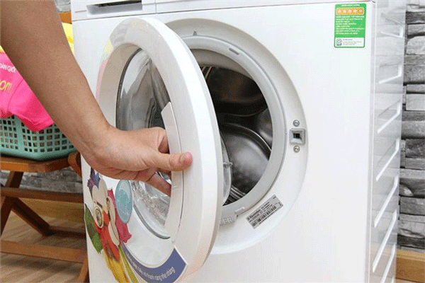 Máy giặt Electrolux giặt xong không mở được cửa 1 Máy giặt Electrolux giặt xong không mở được cửa